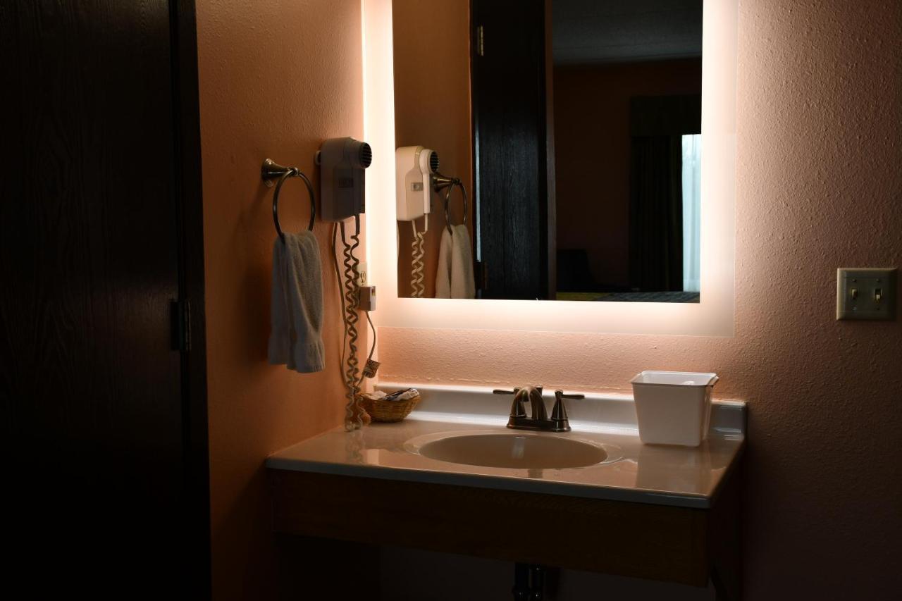 Regency Inn & Suites Faribault Exteriör bild